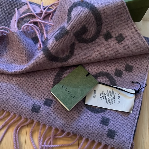 Gucci Lavender Purple Cashmere Scarf and Gloves Set - Picture 2 of 13